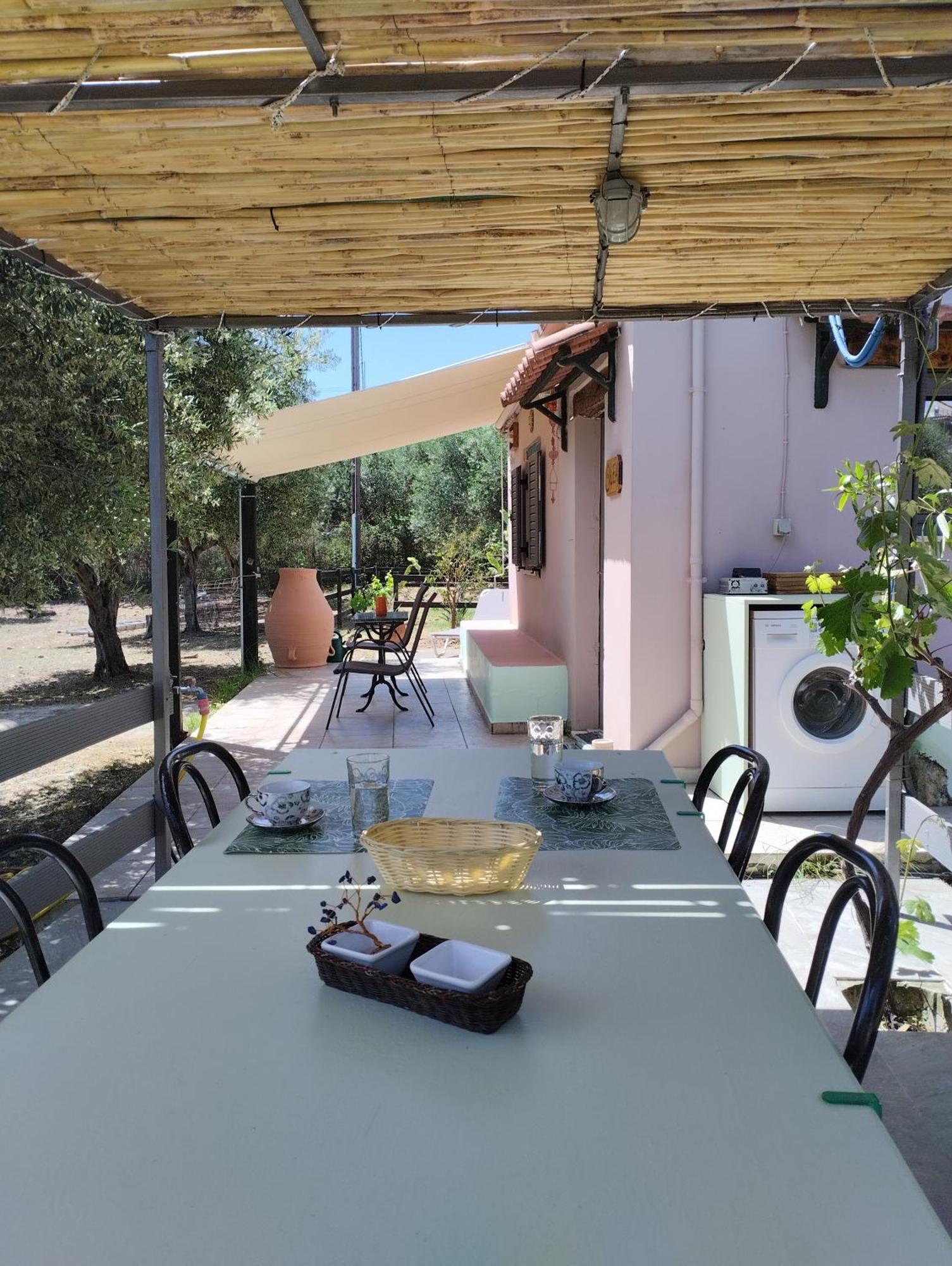 Olea Cottage Galatás エクステリア 写真
