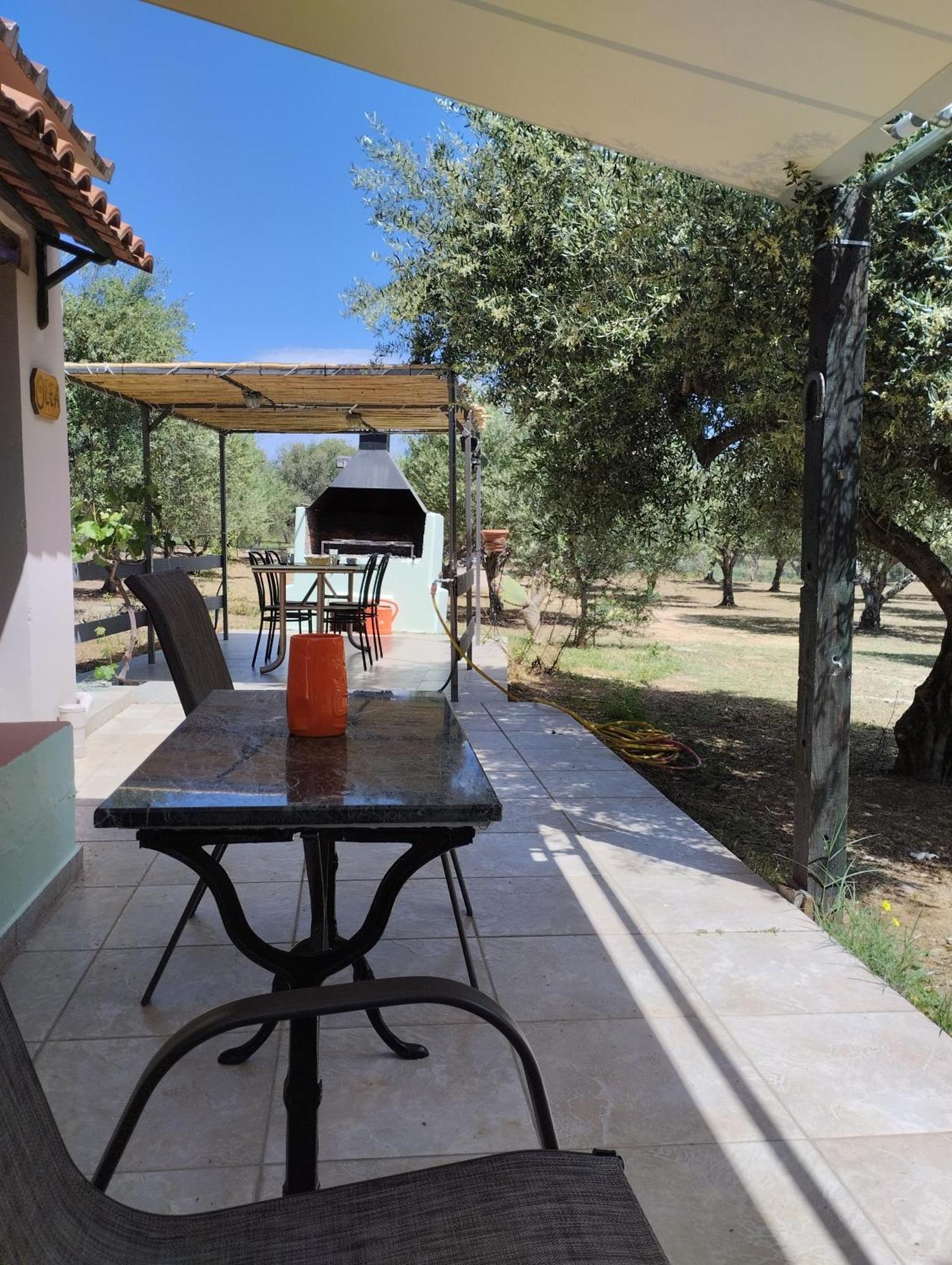 Olea Cottage Galatás エクステリア 写真