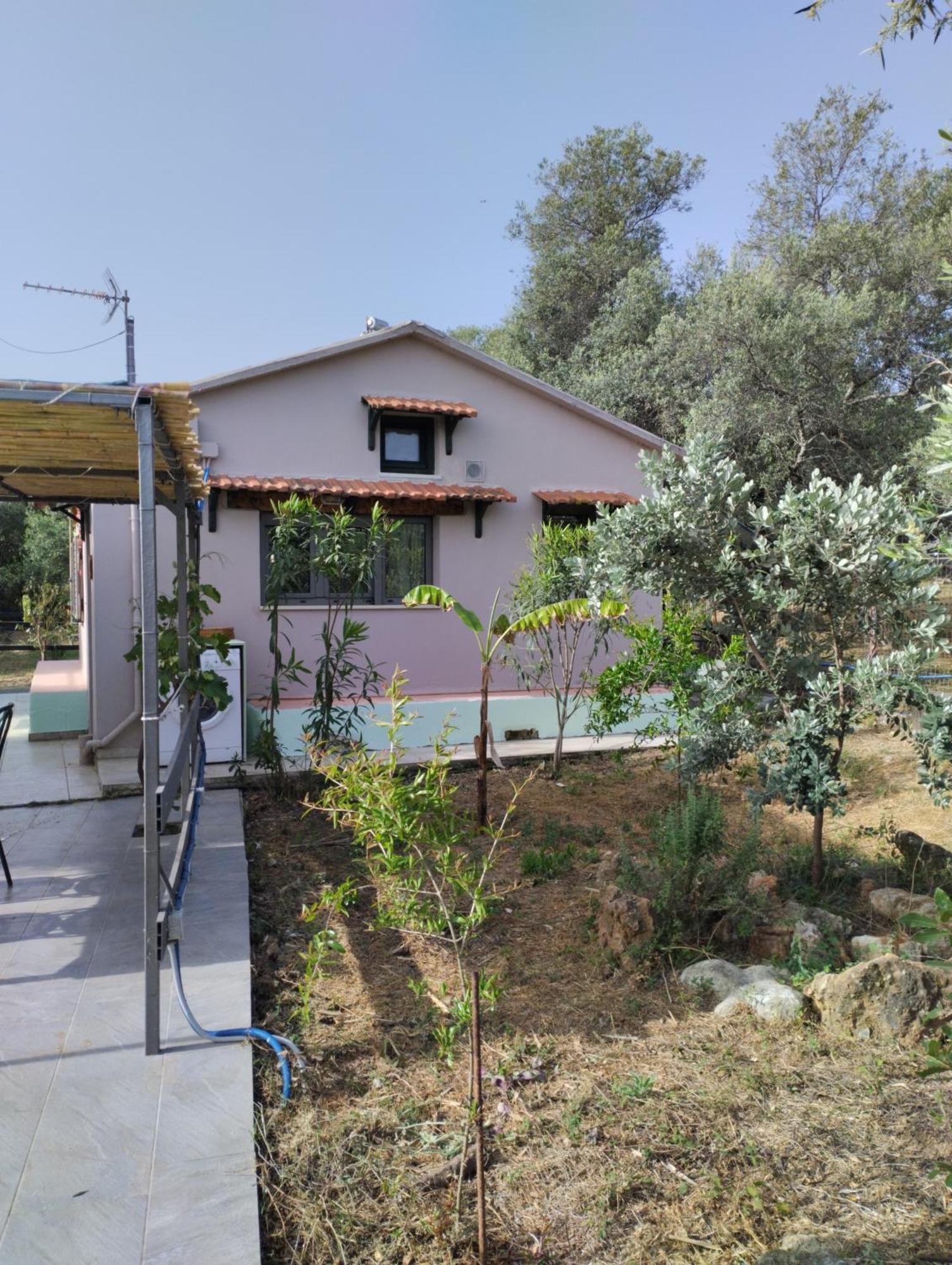 Olea Cottage Galatás エクステリア 写真