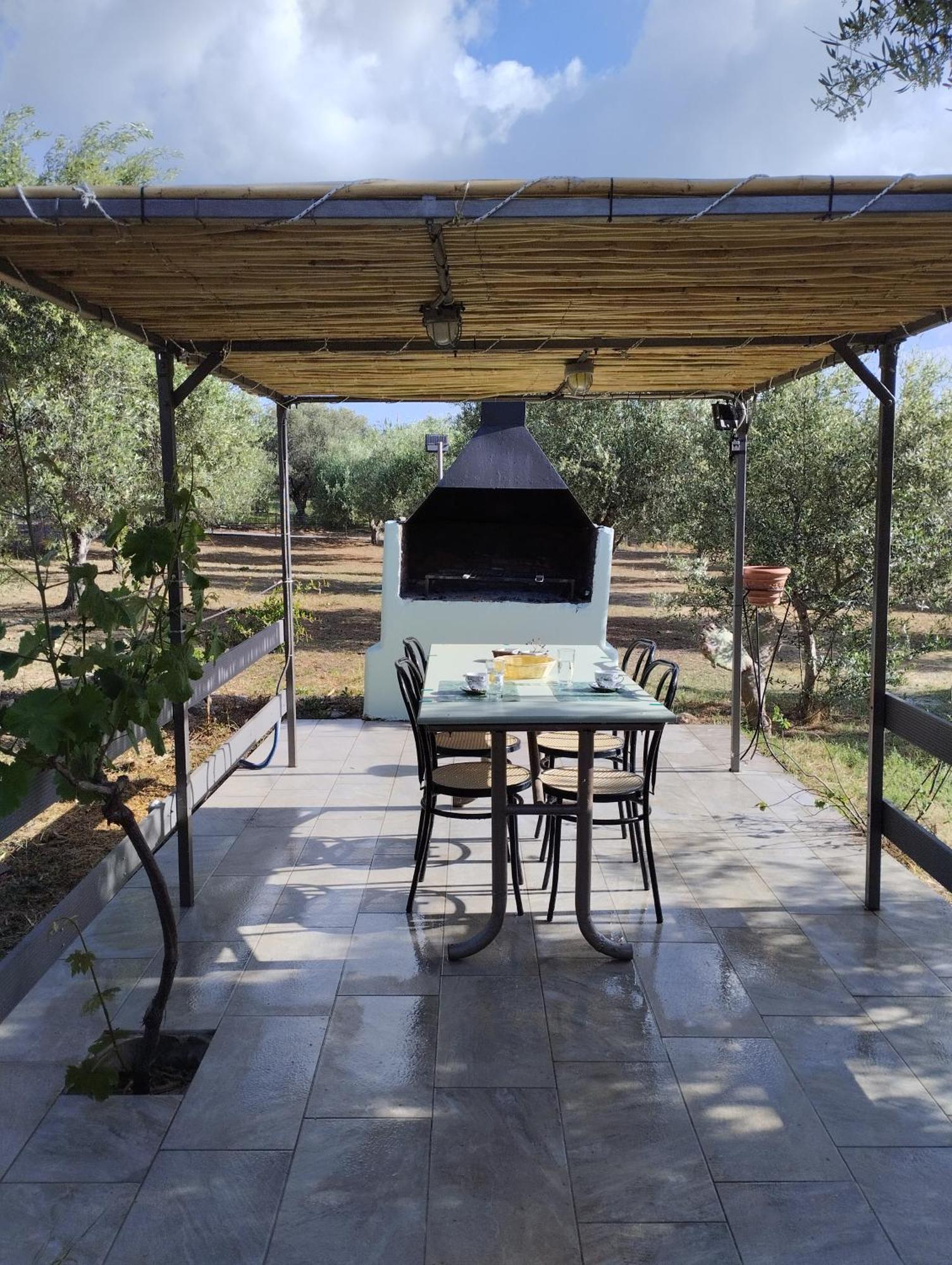 Olea Cottage Galatás エクステリア 写真