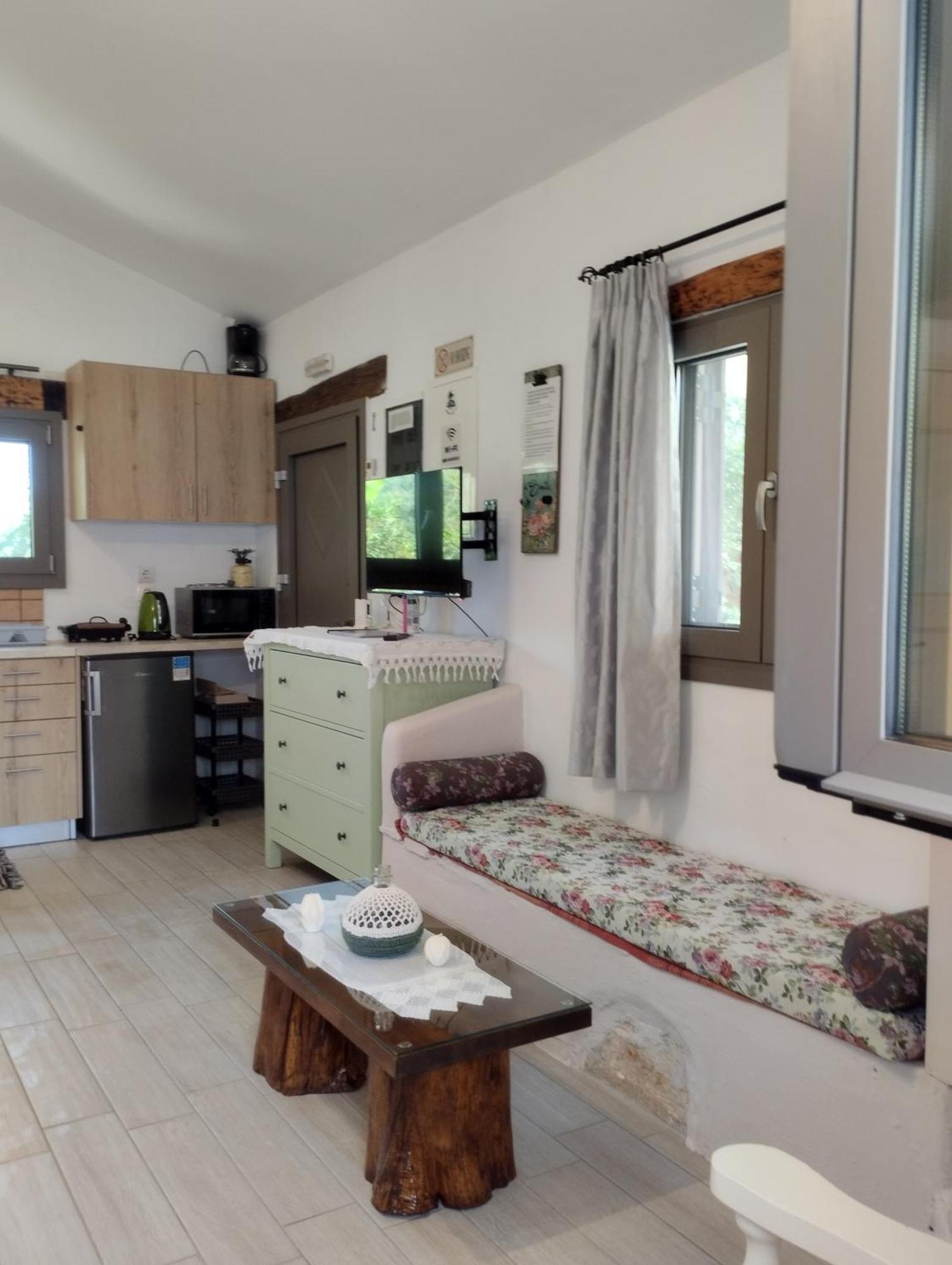 Olea Cottage Galatás エクステリア 写真